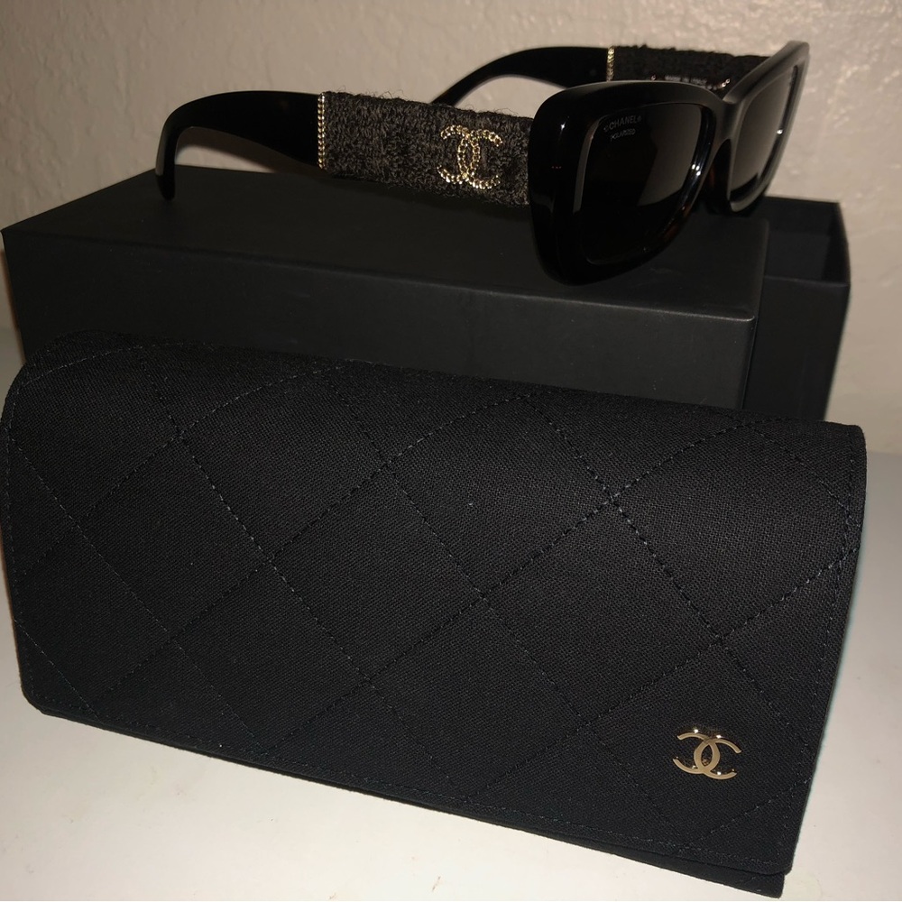 New CHANEL fabric quilted Black Sunglasses with Quilted Case